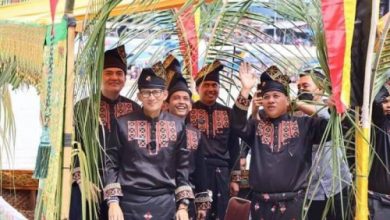 Kapolda Riau Irjen Pol Muhammad Iqbal, SIK MH hadiri Pembukaan Festival Pacu Jalur Tradisional Tahun 2022 bersama Menteri Pariwisata RI Sandiaga Uno dan Gubernur Riau H Syamsuar Minggu (21/8/2022)