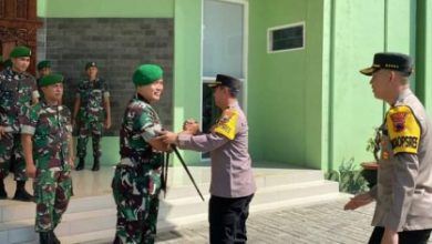 Kapolres Jepara AKBP Warsono bersama Komandan Kodim 0719/Jepara Letkol Inf Mokhamad Husnur Rofiq mengadakan acara Halal Bihalal di Makodim 0719/Jepara, Minggu (23/04/2023).